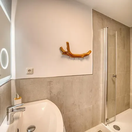- Haus D, App 0d0304